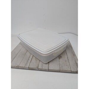 Vintage Rubbermaid Large 17 Cup #7 Rectangle Container White Lid